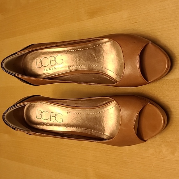 BCBG heels - Picture 2 of 6